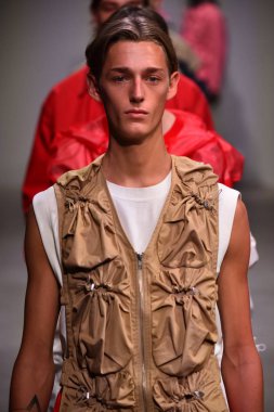  Feng Chen Wang pist gösterinin