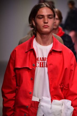  Feng Chen Wang pist gösterinin