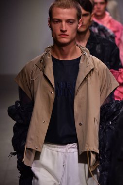  Feng Chen Wang pist gösterinin