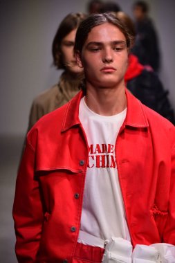  Feng Chen Wang pist gösterinin