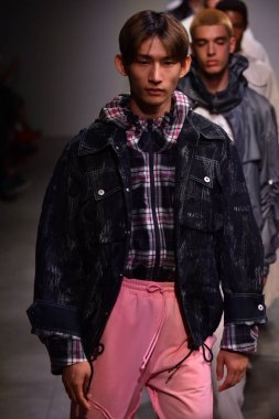  Feng Chen Wang pist gösterinin