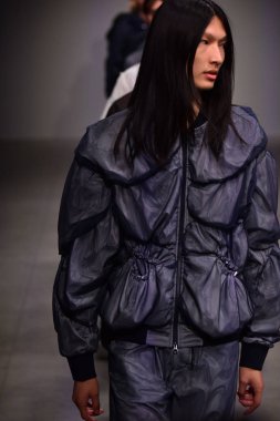  Feng Chen Wang pist gösterinin