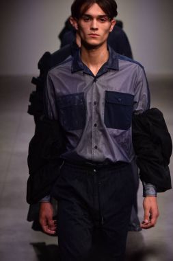  Feng Chen Wang pist gösterinin