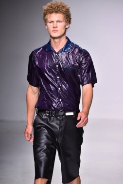  Patrik Ervell göster 