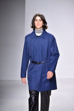  Patrik Ervell göster 