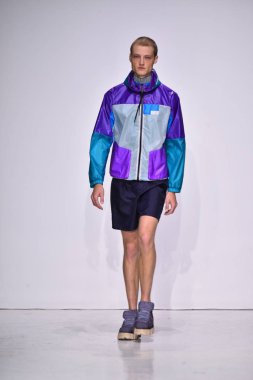  Patrik Ervell göster 