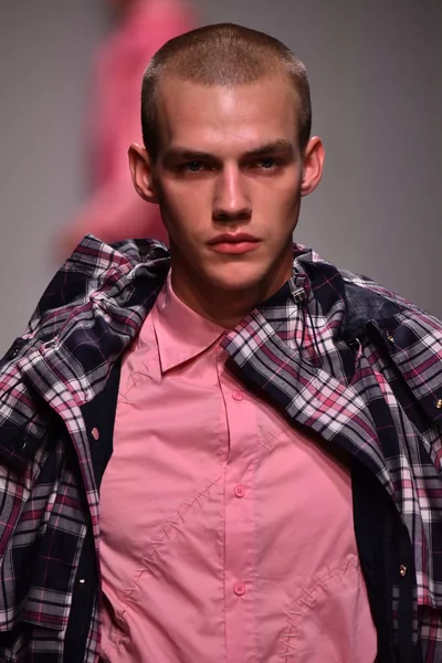 Feng Chen Wang pist gösterinin