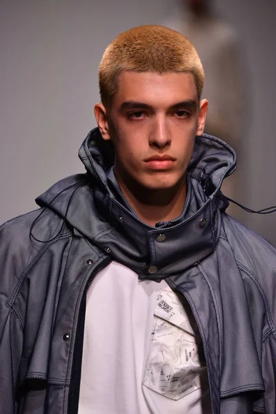 Feng Chen Wang pist gösterinin