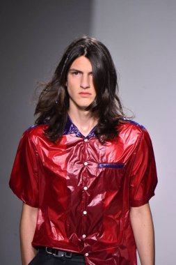  Patrik Ervell göster 