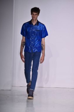  Patrik Ervell göster 