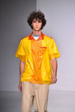  Patrik Ervell göster 