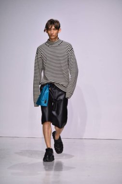  Patrik Ervell göster 