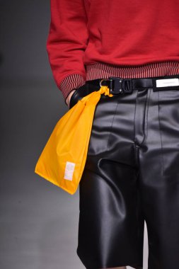  Patrik Ervell göster 