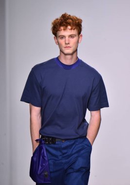  Patrik Ervell göster 