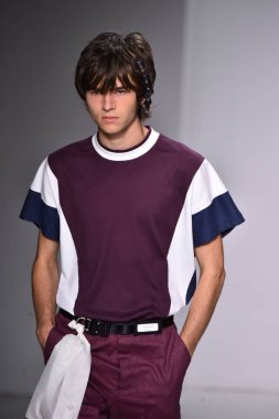  Patrik Ervell göster 