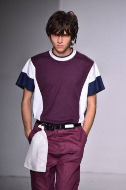  Patrik Ervell göster 