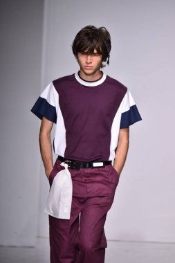  Patrik Ervell göster 