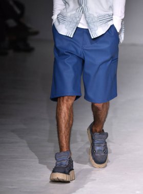  Patrik Ervell göster 