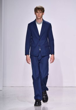  Patrik Ervell göster 