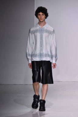  Patrik Ervell göster 