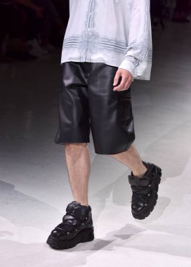  Patrik Ervell göster 