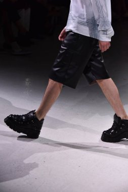  Patrik Ervell göster 