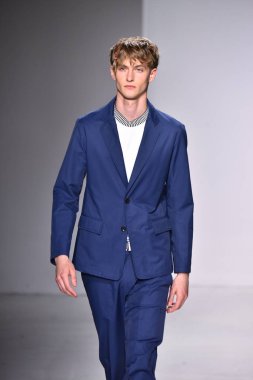  Patrik Ervell göster 