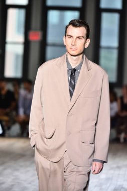 N. Hoolywood pist, Nyfw