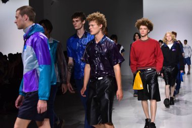 Patrik Ervell göster 