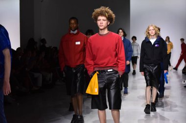 Patrik Ervell göster 