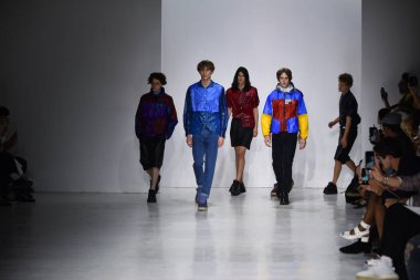 Patrik Ervell göster 