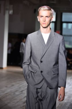 N. Hoolywood pist, Nyfw