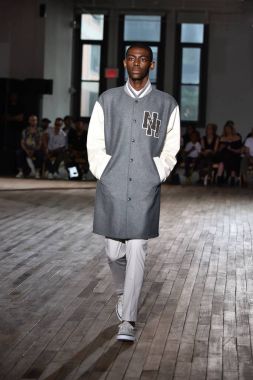 N. Hoolywood pist, Nyfw