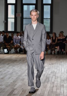 N. Hoolywood pist, Nyfw