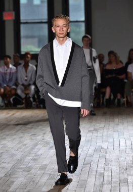 N. Hoolywood pist, Nyfw