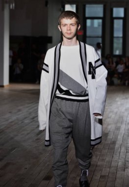 N. Hoolywood pist, Nyfw