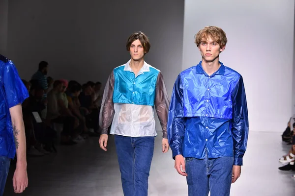  Patrik Ervell göster 