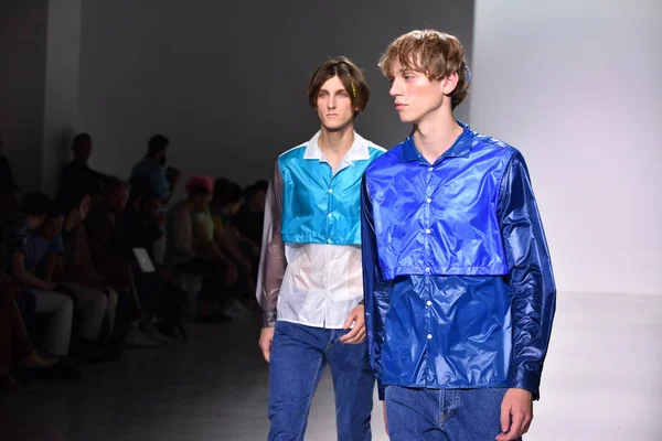  Patrik Ervell göster 