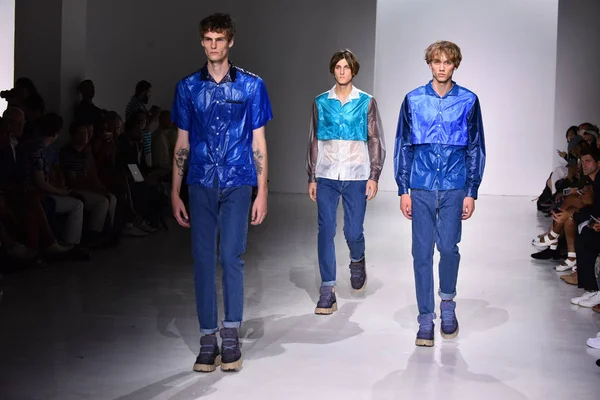  Patrik Ervell göster 