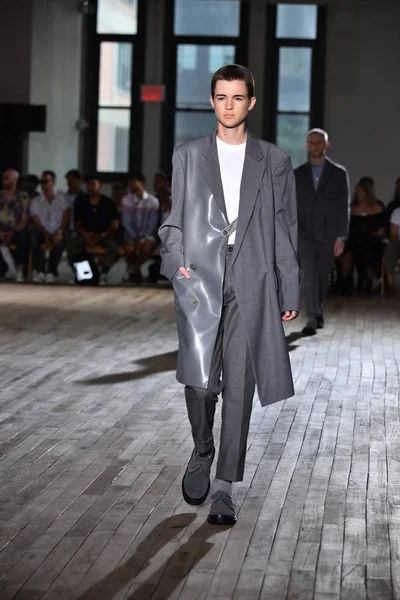 N. Hoolywood pist, Nyfw