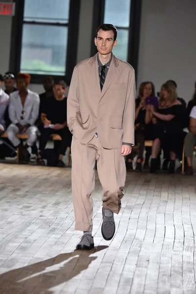 N. Hoolywood pist, Nyfw