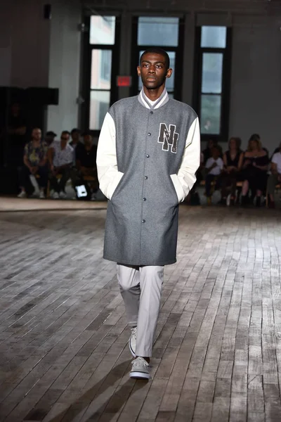 N. Hoolywood pist, Nyfw