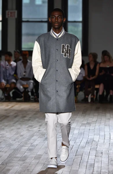 N. Hoolywood pist, Nyfw