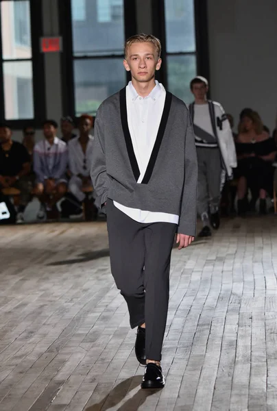 N. Hoolywood pist, Nyfw