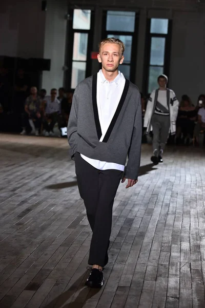 Piste N. Hoolywood, NYFW — Photo