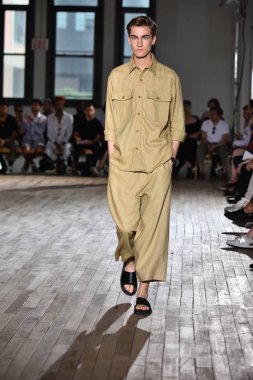 N. Hoolywood pist, Nyfw