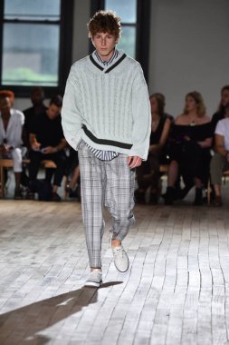 N. Hoolywood pist, Nyfw