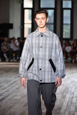 N. Hoolywood pist, Nyfw