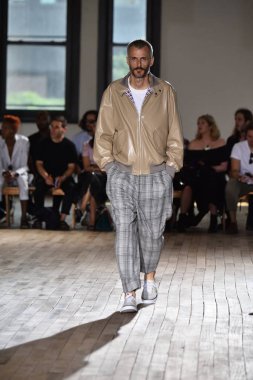 N. Hoolywood pist, Nyfw