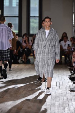  N. Hoolywood pist, Nyfw